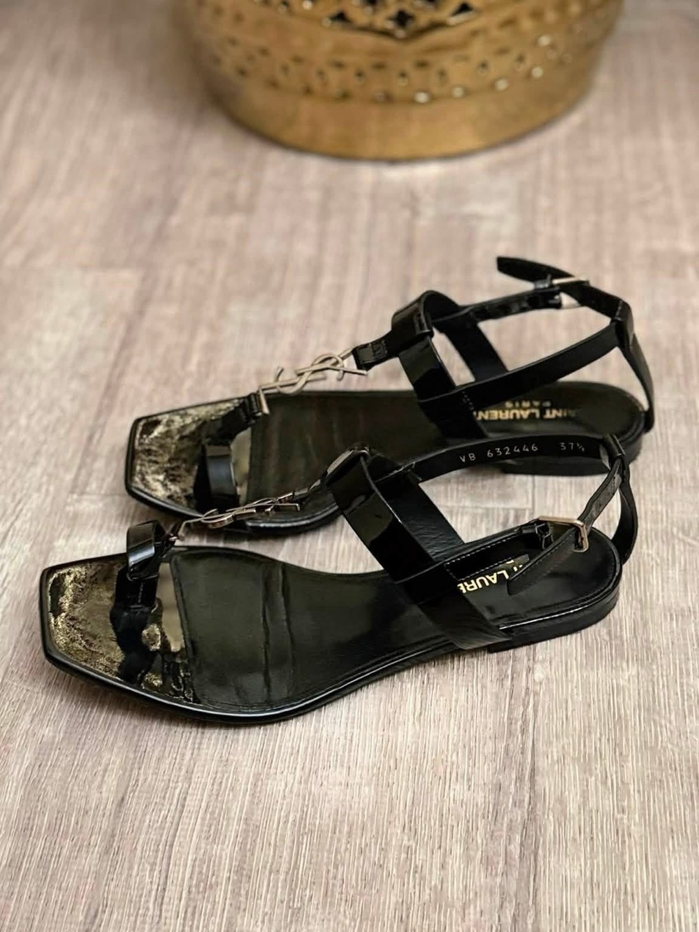 Saint Laurent Black Patent Leather Logo T-Strap Sandals - Picture 3 of 7